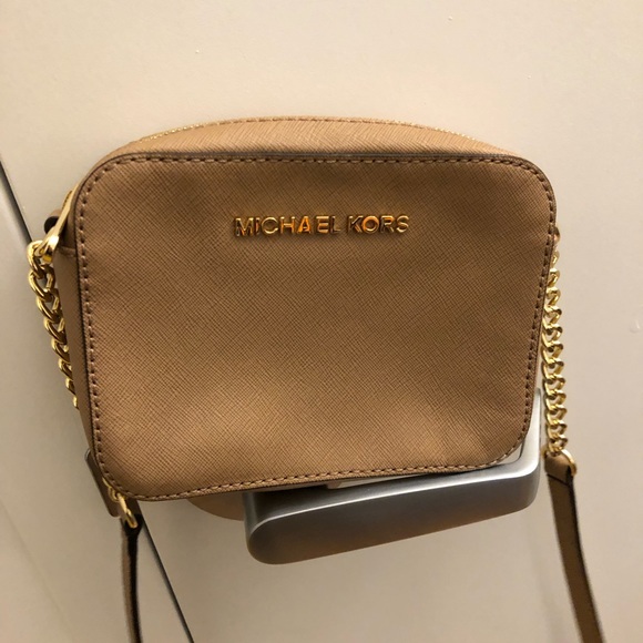 Michael Kors Handbags - Michael Kors jet set crossbody bag